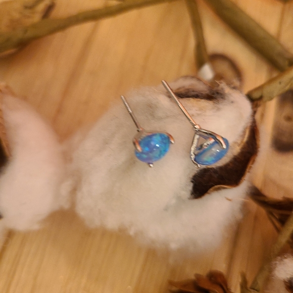 💙💙BACK IN STOCK💙💙INSANELY GORGEOUS!! BLUE GenuineOPAL Martini Cut Studs 💙💙 - Picture 9 of 11